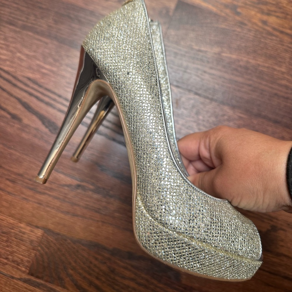 Michael Kors Silver-Platinum Heels size 5